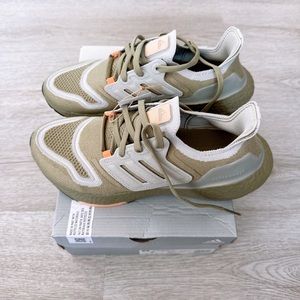 ADIDAS ULTRABOOST 22